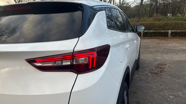 Vauxhall Grandland X 1.6 Turbo D Sport Nav 5dr Auto Diesel Hatchback